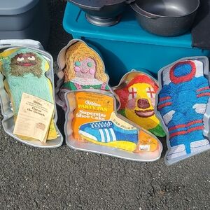 Vintage Character Cake Pans Set
